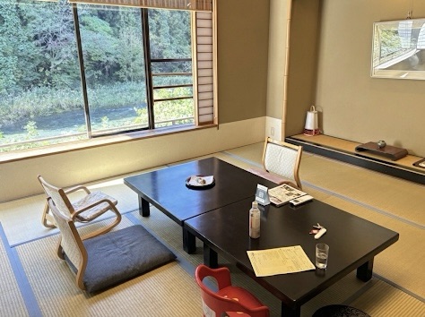 客室の様子（嵐渓荘）