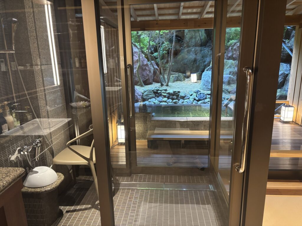 貸切露天風呂「椿の湯」（月岡温泉 白玉の湯 泉慶）